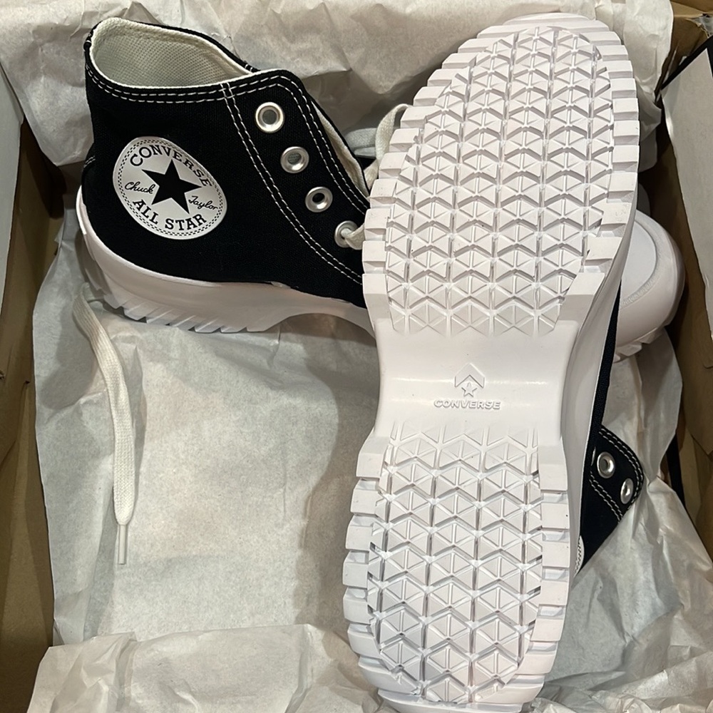 Chuck Taylor All Star Lugged 2.0 Size 8.5 Women’s & 6.5 Men’s